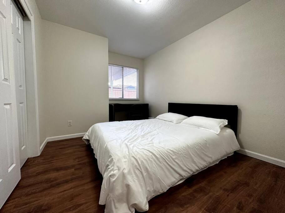 Comfortable House W/ Wi-Fi/Tv - Turlock,Ca Dış mekan fotoğraf